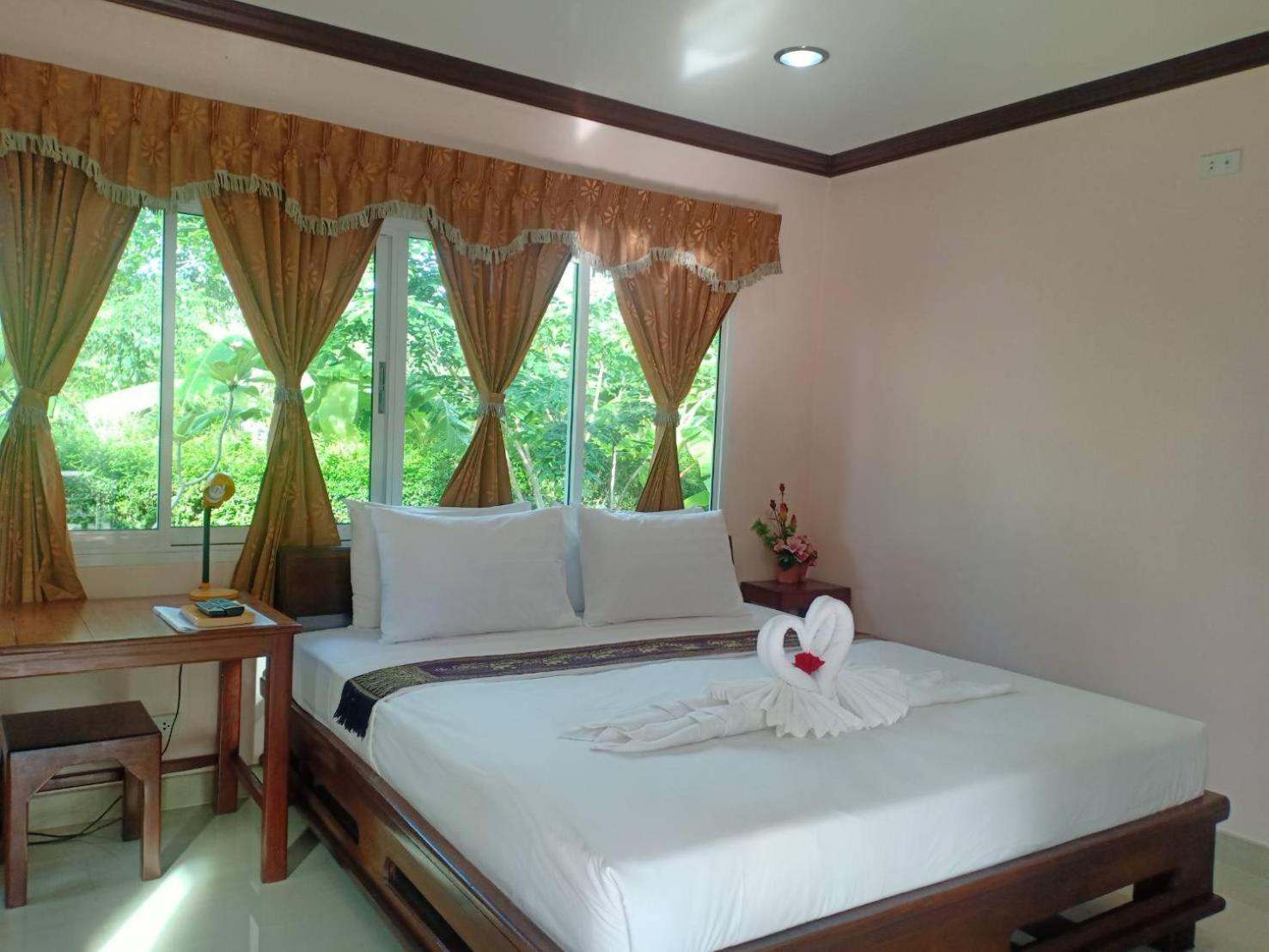 Capital O 75415 Nanthachart Riverview Resort Samut Songkhram Экстерьер фото